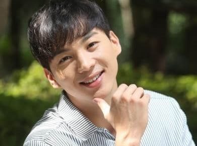 韓国俳優カンダビン
