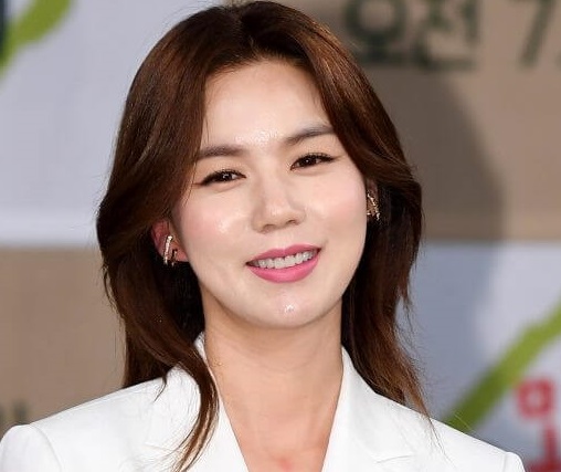 韓国女優パクシウン