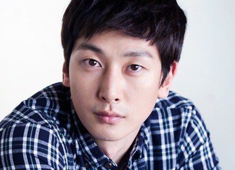 韓国俳優シムジホ