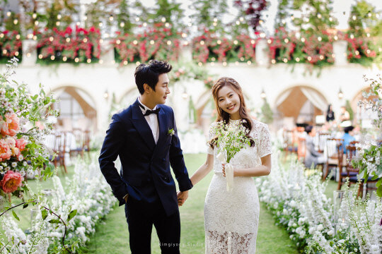 韓国女優ユンソイと夫の結婚式