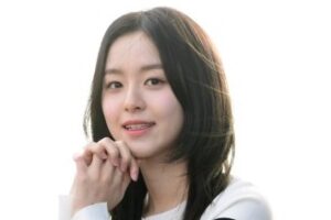 韓国女優パクジフ