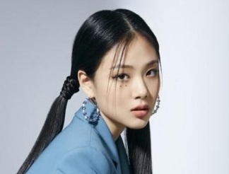 歌手のBIBI女優名キムヒョンソ